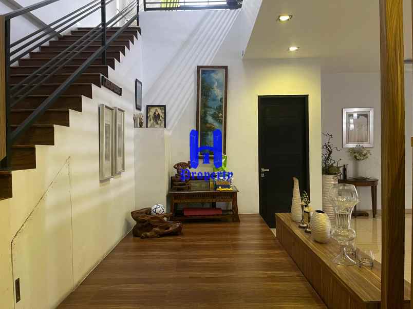 dijual rumah komplek royal sumatera