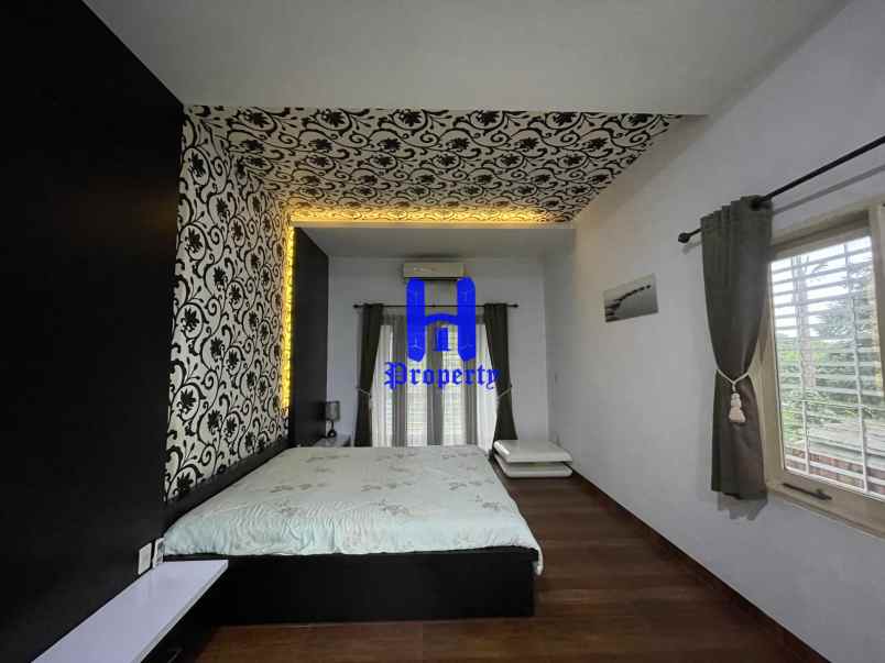 dijual rumah komplek royal sumatera