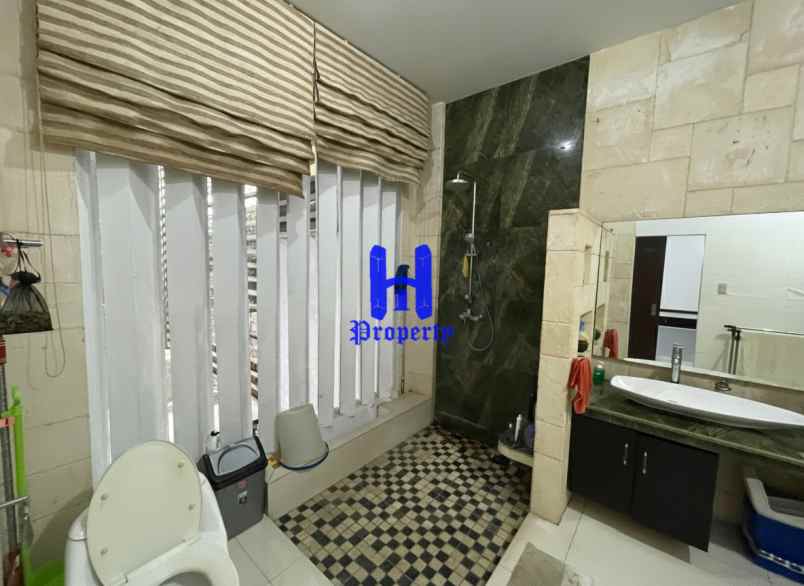 dijual rumah komplek royal sumatera