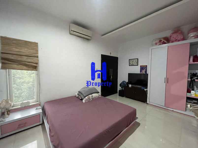 dijual rumah komplek royal sumatera