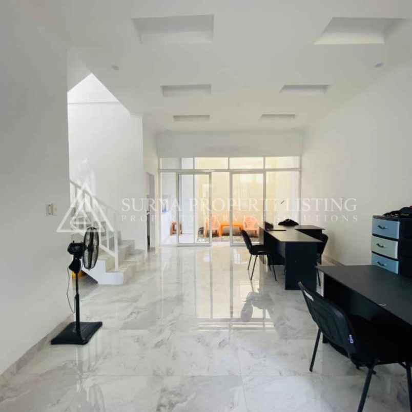 dijual rumah komplek tritura residence