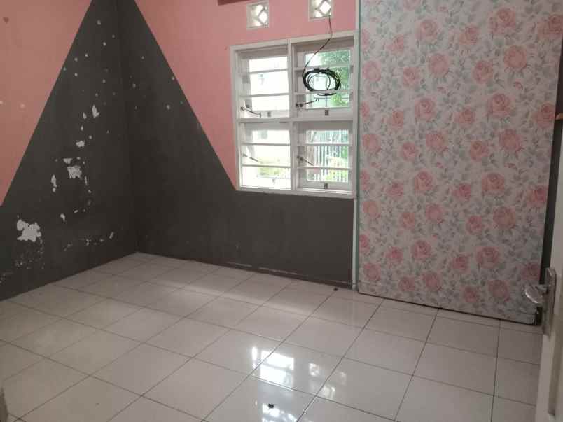 dijual rumah komplek vijaya kusuma