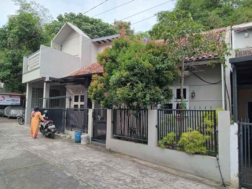 dijual rumah komplek vijaya kusuma