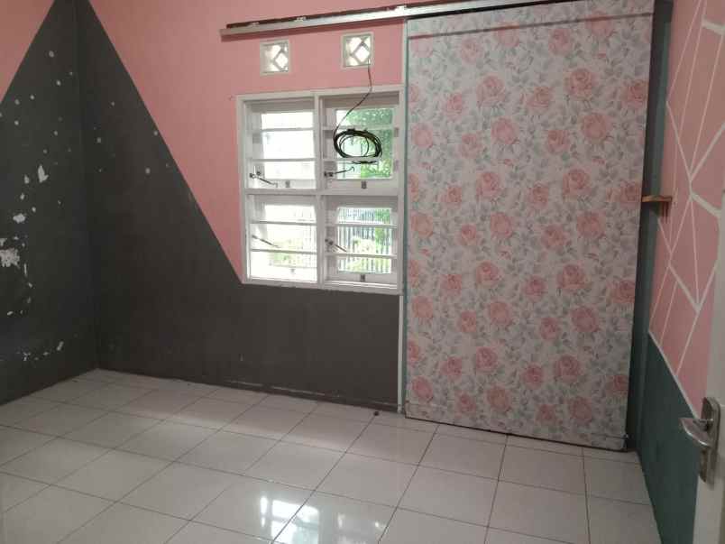 dijual rumah komplek vijaya kusuma