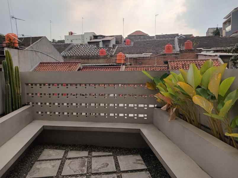 dijual rumah komplek vijaya kusuma