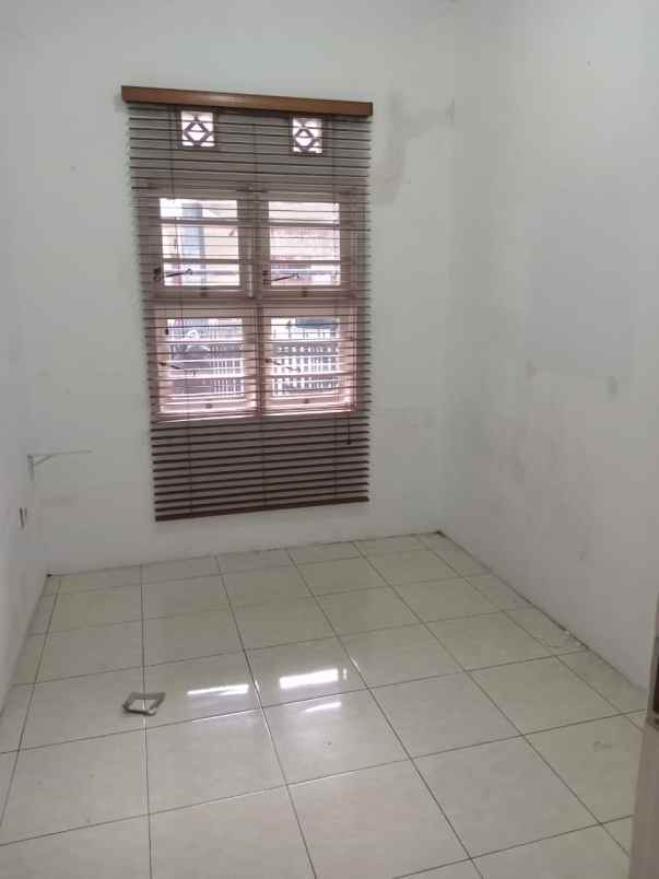 dijual rumah komplek vijaya kusuma