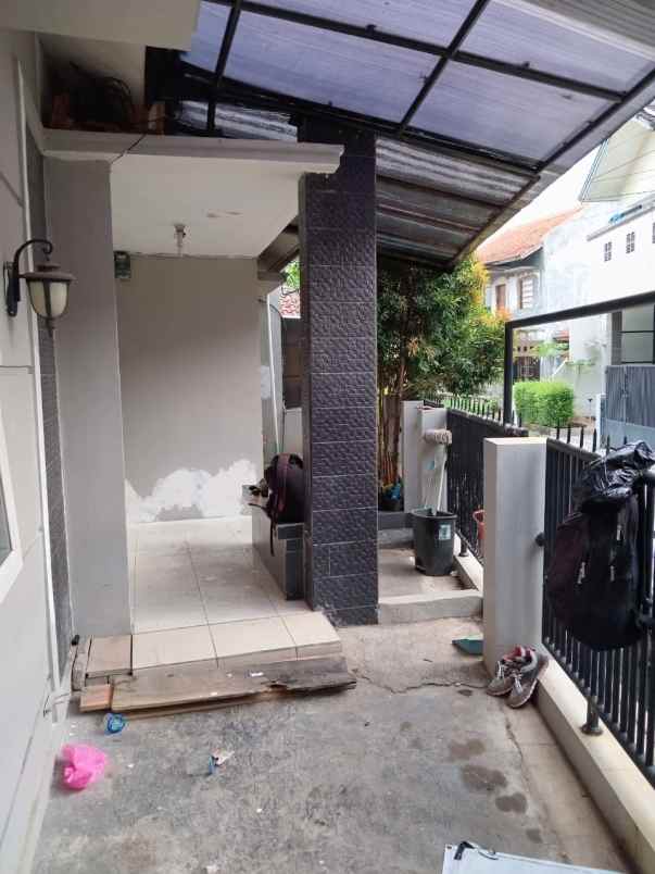 dijual rumah komplek vijaya kusuma