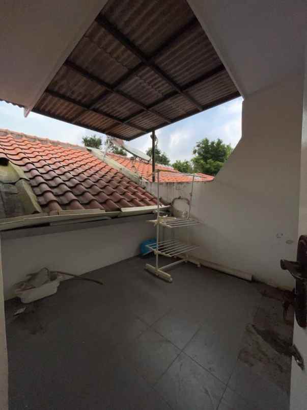 dijual rumah kota baru parahyangan