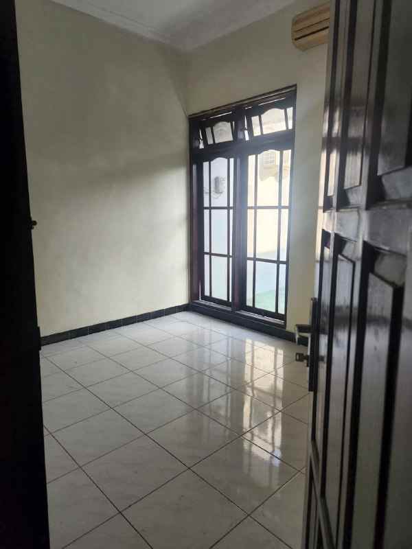 dijual rumah kutisari indah utara