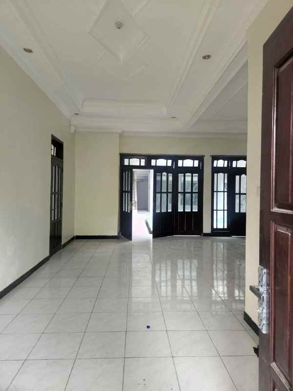 dijual rumah kutisari indah utara