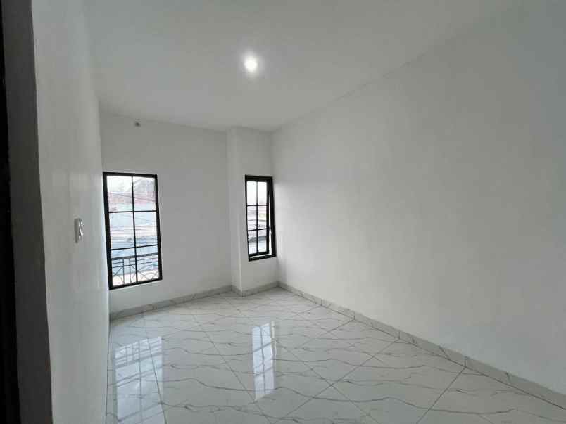 dijual rumah kuwukan