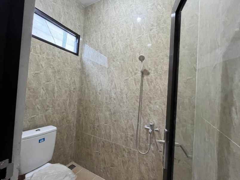 dijual rumah kuwukan