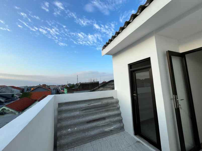 dijual rumah kuwukan