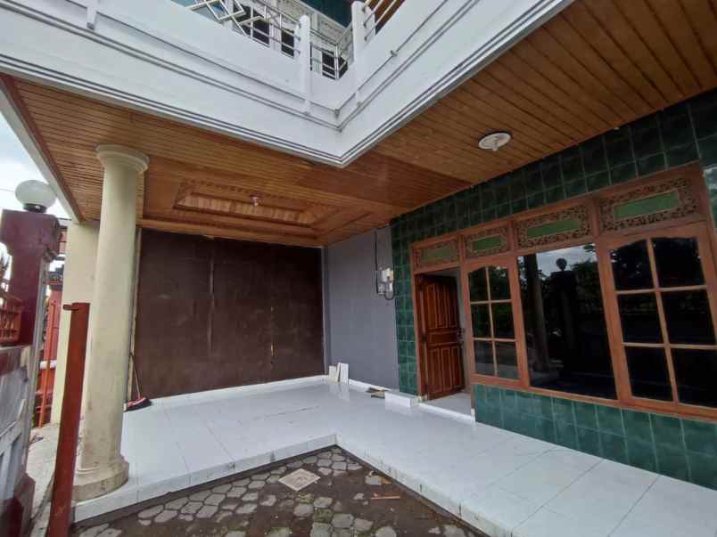 dijual rumah lantaib2 lokasi sunset road seminyak