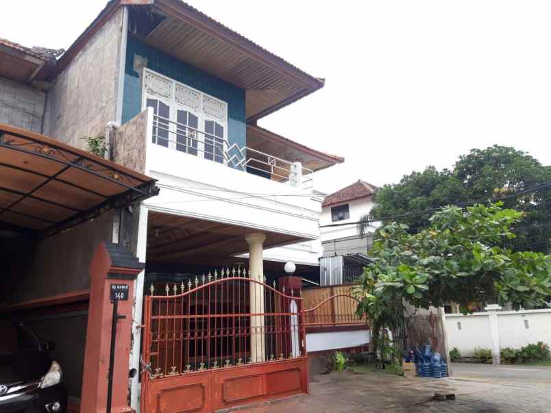 dijual rumah lantaib2 lokasi sunset road seminyak