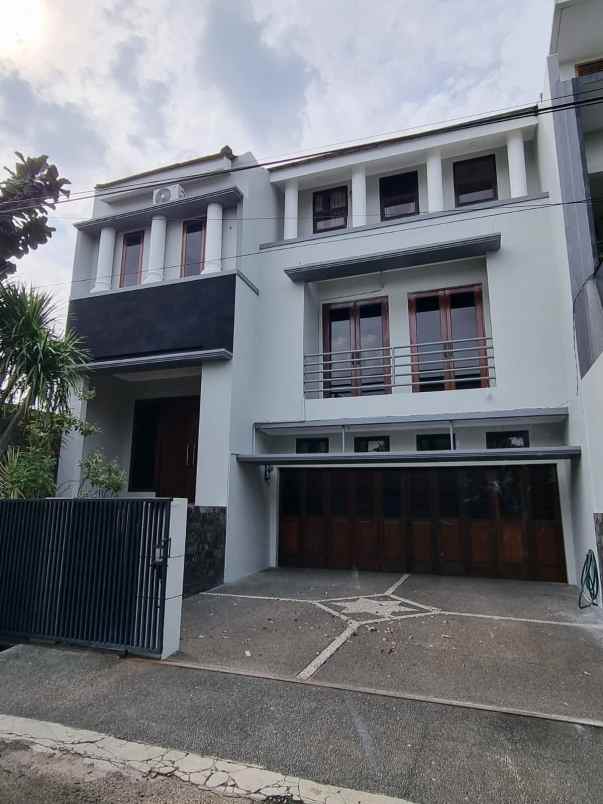 dijual rumah lokasi meruya jakarta barat