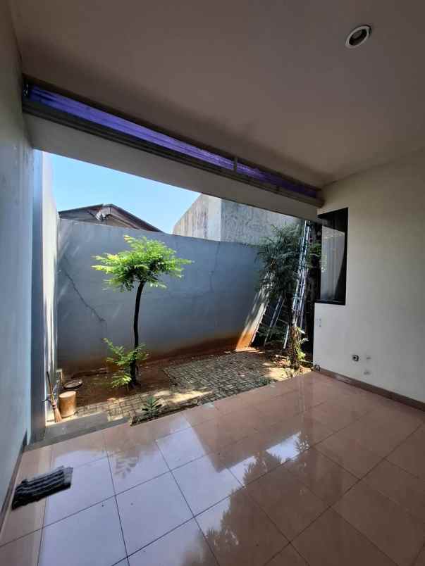 dijual rumah lokasi meruya jakarta barat