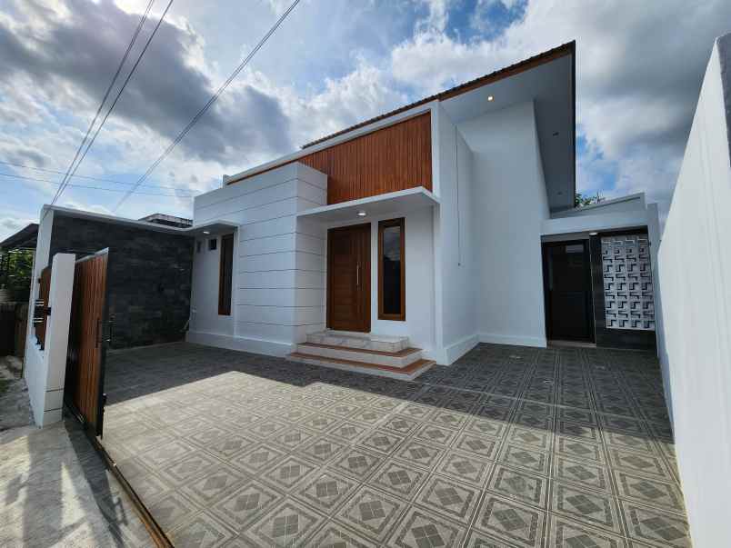 dijual rumah maguwoharjo