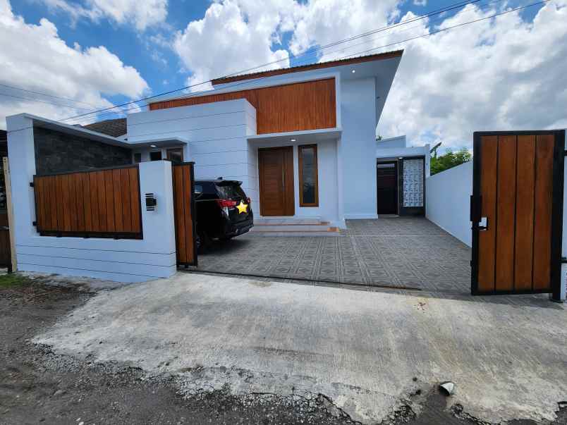 dijual rumah maguwoharjo