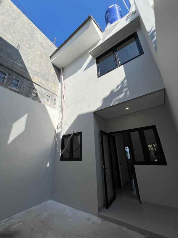 dijual rumah manukan