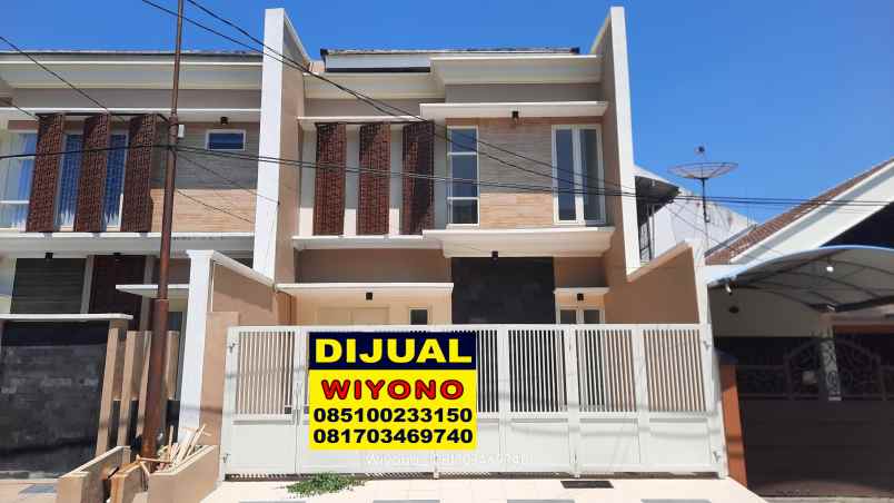 dijual rumah manyar