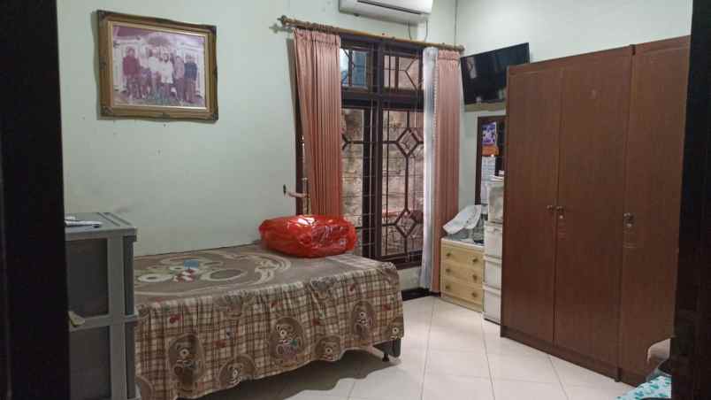 dijual rumah manyar indah