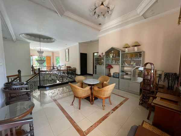 dijual rumah manyar jaya