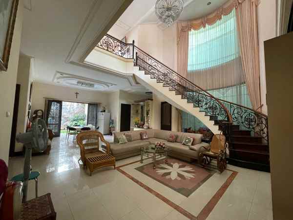 dijual rumah manyar jaya