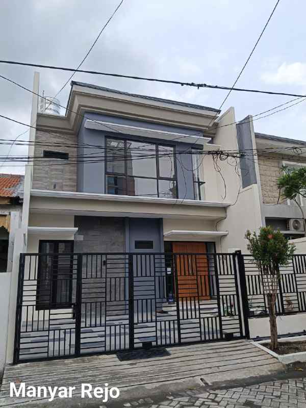 dijual rumah manyar rejo