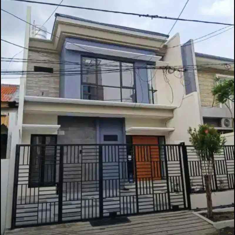 dijual rumah manyar rejo