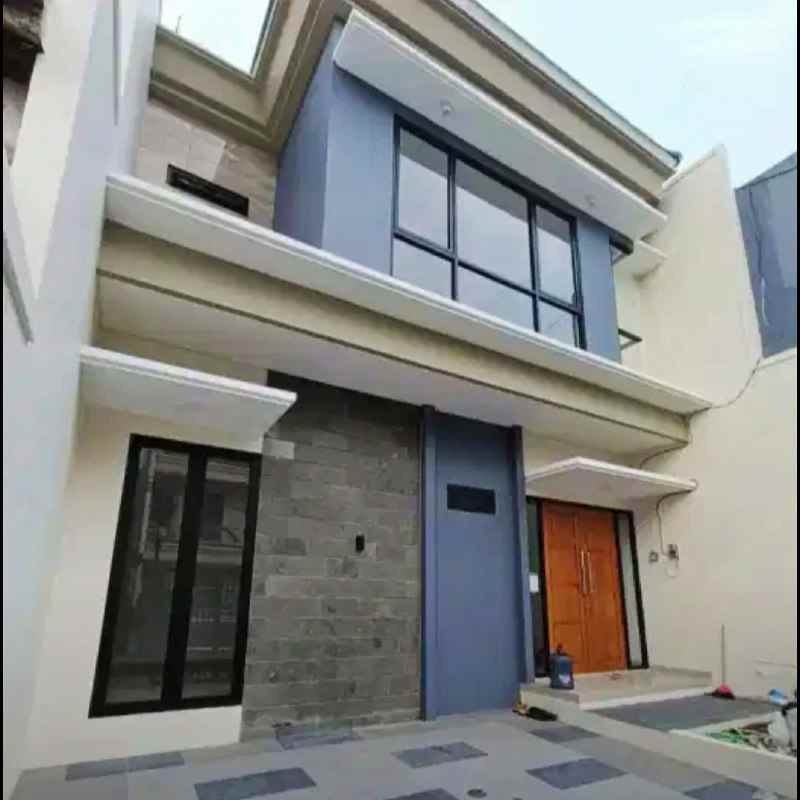 dijual rumah manyar rejo