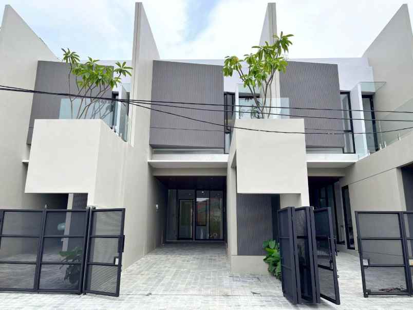 dijual rumah manyar tirtoasri