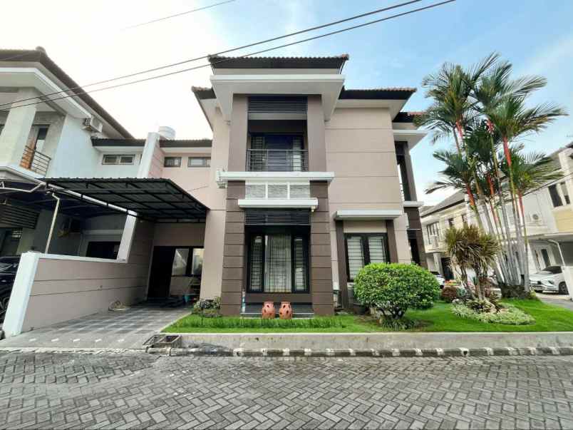 dijual rumah manyar tirtoyoso