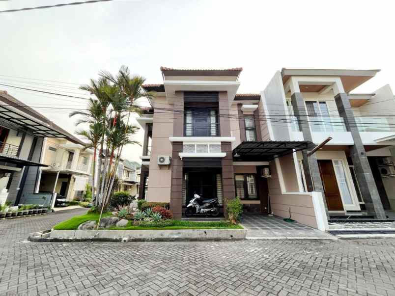 dijual rumah manyar tirtoyoso