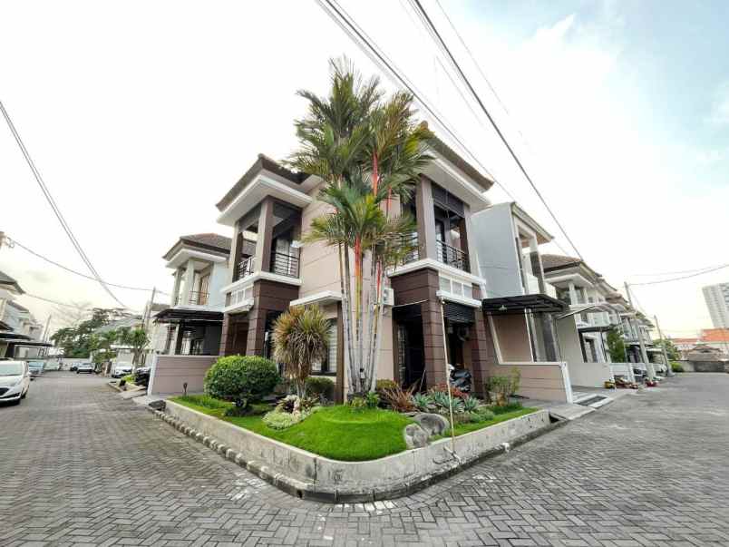 dijual rumah manyar tirtoyoso