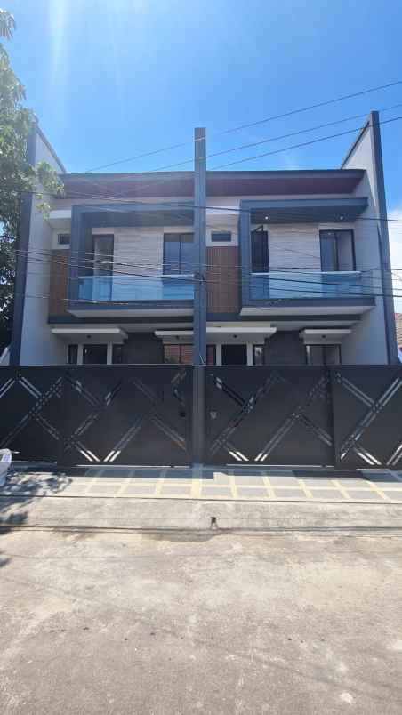 dijual rumah manyar tirtoyoso