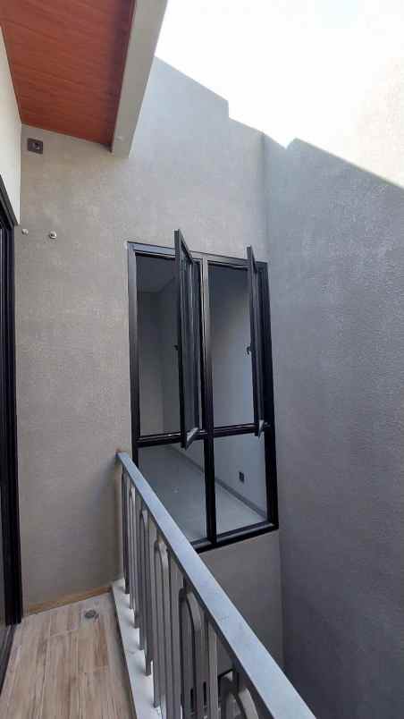 dijual rumah manyar tompotika sukolilo