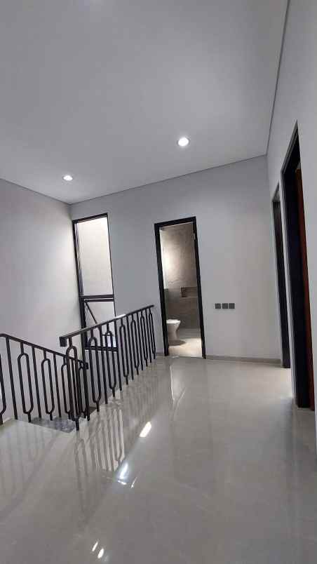 dijual rumah manyar tompotika sukolilo