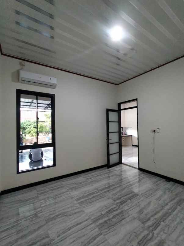 dijual rumah manyaran