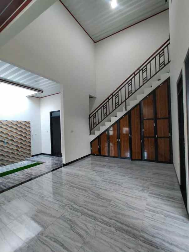 dijual rumah manyaran