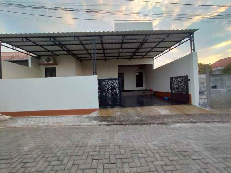 dijual rumah manyaran