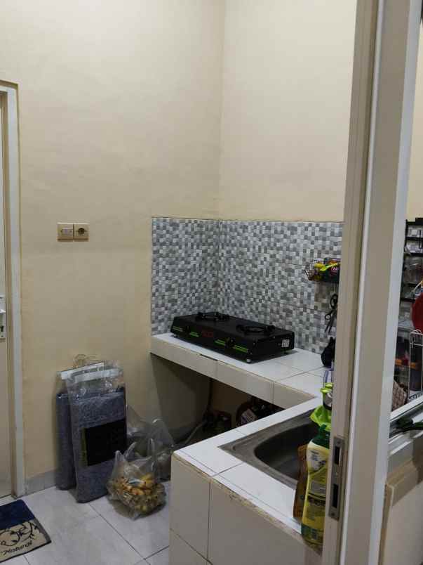 dijual rumah medokan ayu