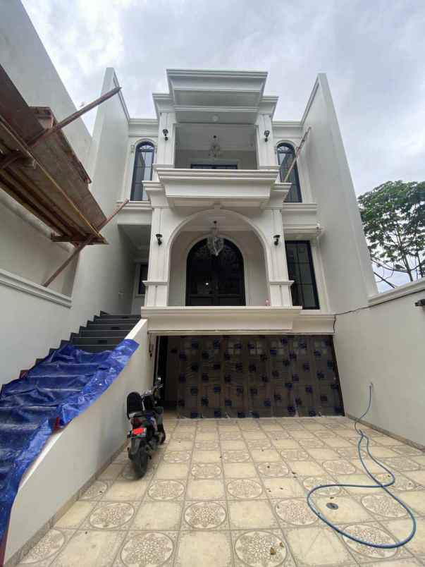 dijual rumah mewah cipedak jagakarsa jakarta selatan