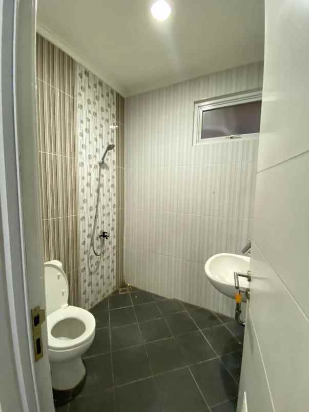 dijual rumah mewah di grand wisata bekasi