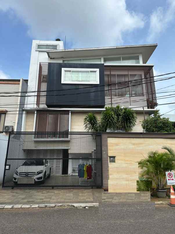 dijual rumah mewah lokasi jakarta barat