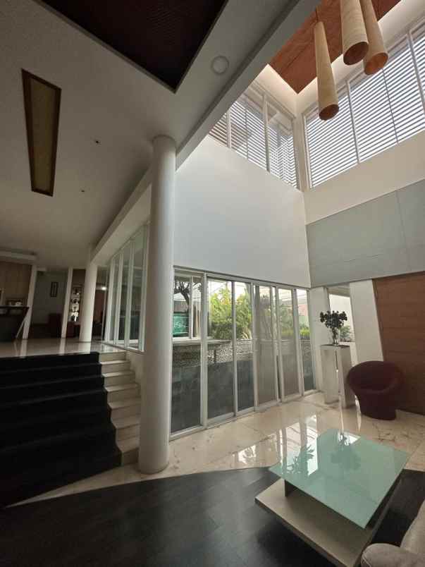 dijual rumah mewah lokasi jakarta barat