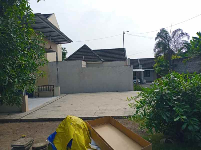 dijual rumah mewah second murah area perumahan