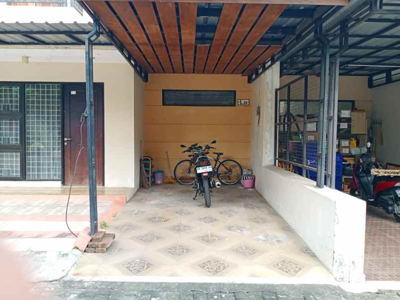 dijual rumah mewah second murah area perumahan