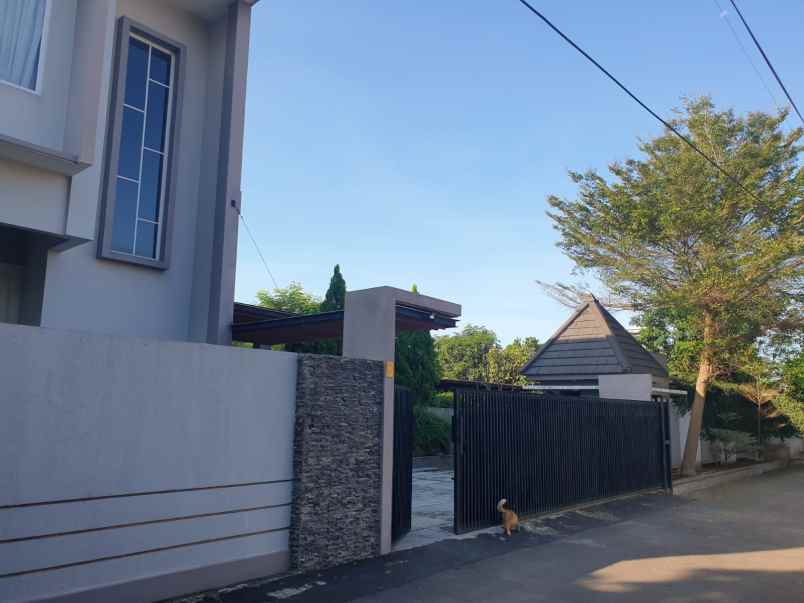 dijual rumah mewah siap huni