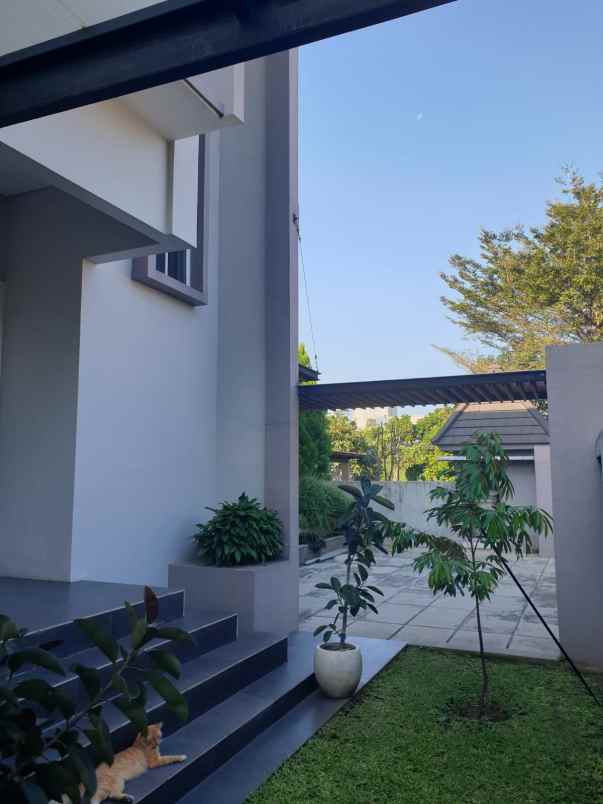 dijual rumah mewah siap huni